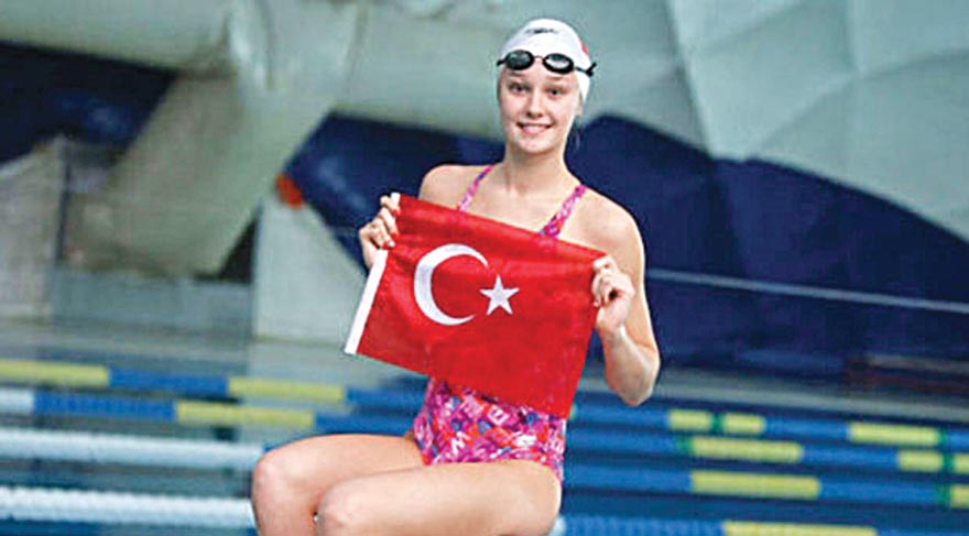 Viktoria Zeynep Güneş, yüzmede Türkiye'yi temsil eden isimlerden.