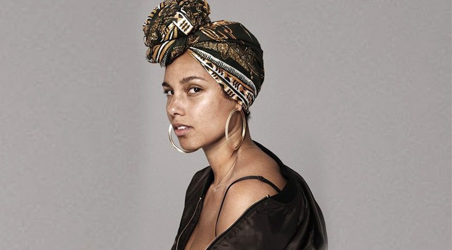 Alicia Keys, ödül törenine makyajsız katılınca eleştiri aldı