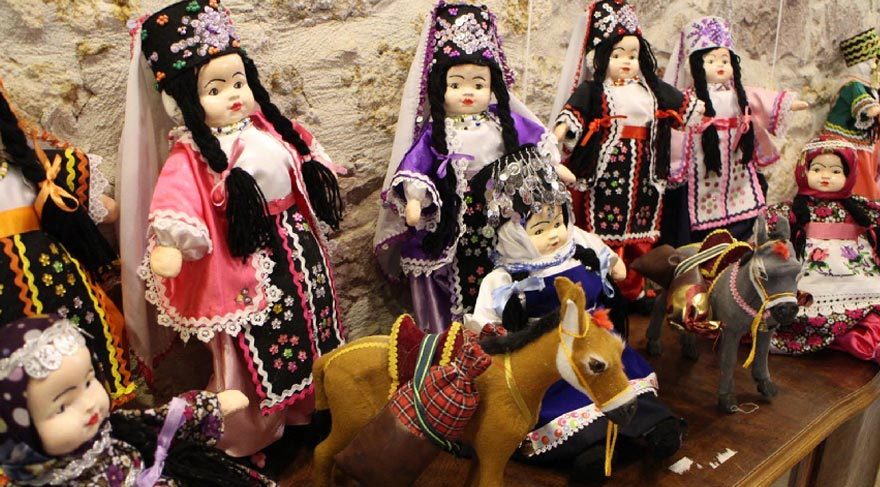 Anadolu’nun renklerini bez bebeklerde yaşatıyor