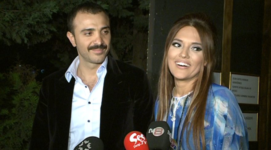 Demet Akalın eşi Okan Kurt’un evlilik ayını kutladı
