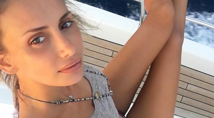Emina Sandal’ın ‘günaydın’ pozu büyük ilgi gördü