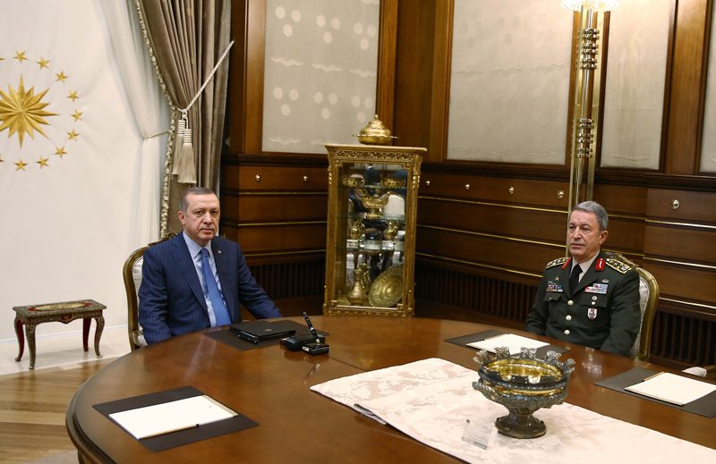 FOTO:DHA - Erdoğan Ak Saray'da Genelkurmay Başkanı Hulusi Akar ile görüşecek. Görüşmede Fırat Kalkanı operasyonunun masaya yatırılması bekleniyor.