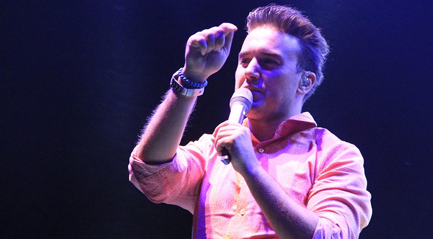 Mustafa Ceceli konserde yaptığı açıklamayla beğeni kazandı