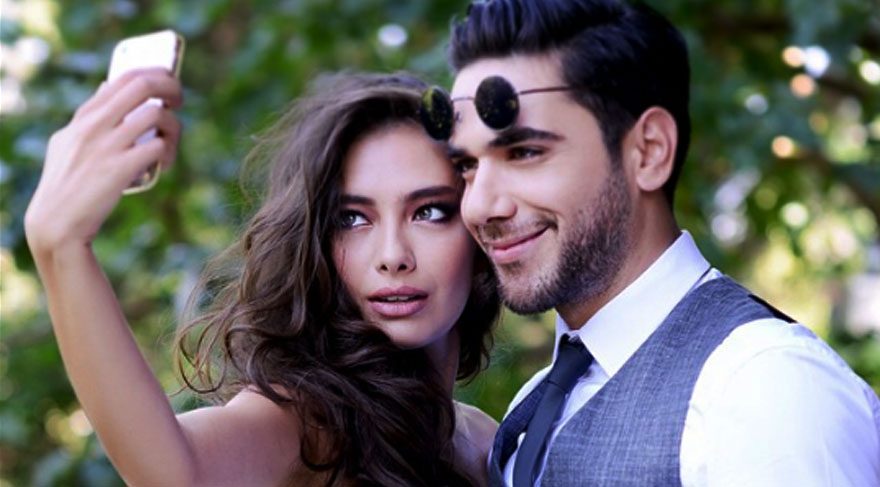 Kadir Doğulu ve eşi Neslihan Atagül yeni evine taşındı