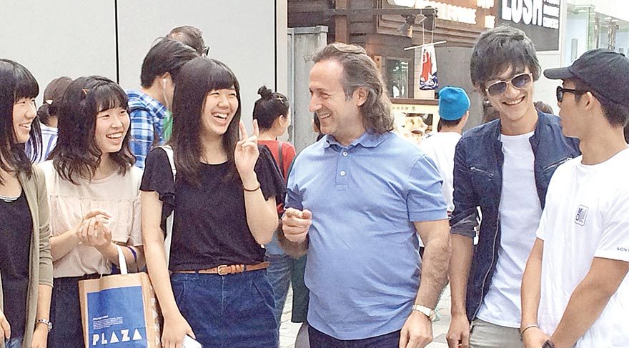 Tokyo sokaklarında yoğun ilgi