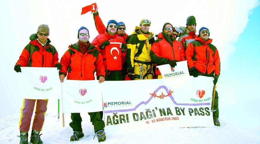 Ağrı Dağı'na By Pass ekibi zirvede.