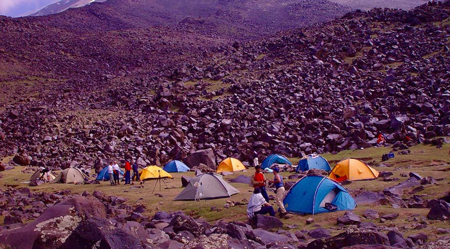 Ağrı Dağı'ndaki ana kampımız - 3350 m.