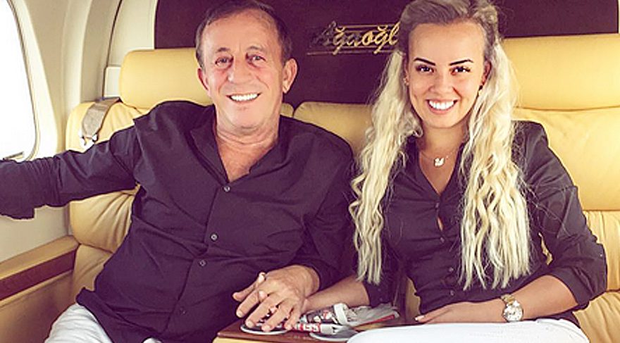 Ali Ağaoğlu sevgilisiyle sporda