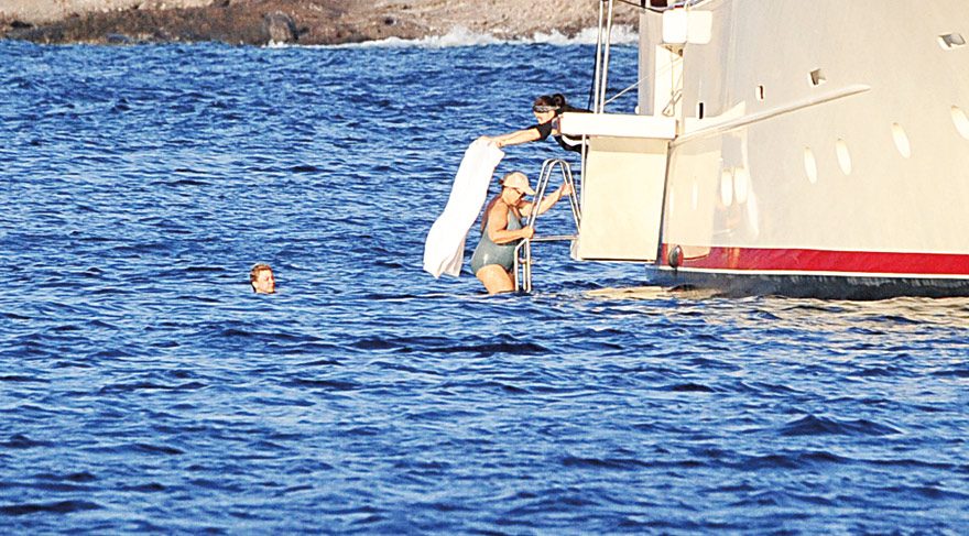 Tansu Çiller, tekneyi Cennet Koyu’na demirledi