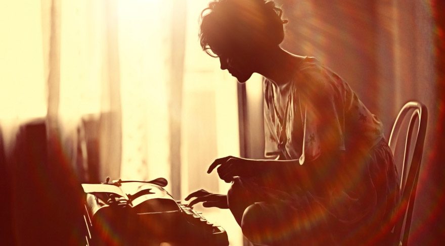 Aslan: 3. evinize giriş yapacak olan Jüpiter sayesinde önümüzdeki bir sene iletişim, bilgi alışverişi, yakın çevre ile ilişkiler, kardeşlerle ilgili konular, komşularla, eğitimle ilgili konularda türlü fırsat ve şanslarla karşılaşabilirsiniz. Birçok seyahat gündeme gelmeye başlayacak. Bunlar ülke içi ve orta uzunlukta seyahatler olacaktır. Bazılarınız iletişim, yazı, internet, blog, web sitesi...vb kanallar ile adını daha fazla duyurabilecek veya yurt dışına açılabilecek. Bazılarınız bir yayıncı ile anlaşıp ilk kitabını bastırabilir.