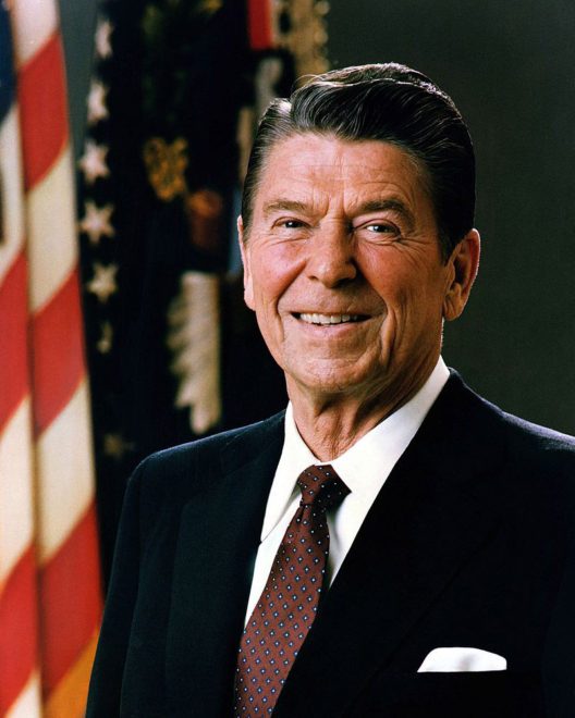 5 Kasım 1994'te Alzheimer teşhisi konan Ronald Reagan, bir daha hiç halk arasına karışmadı. 5 Haziran 2004 tarihinde Los Angeles'in Bel Air semtindeki evinde 93 yaşında zatürreden öldü.