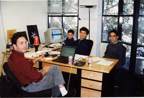 1999 yılında garaj ve yurt odasında tohumları atılan Google ilk ofisine taşındı.