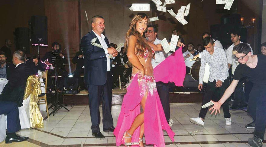 Asena’ya 1 dolar yağmuru