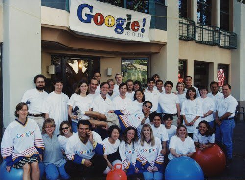 2003 yılında şirket Googleplex isimli efsaneleşmiş ofisine taşındı