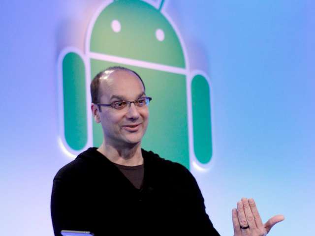 Firma 2005 yılında daha sonra akıllı telefon sektöründe devrim yaratacak Android isimli işletim sistemi şirketini satın aldı.