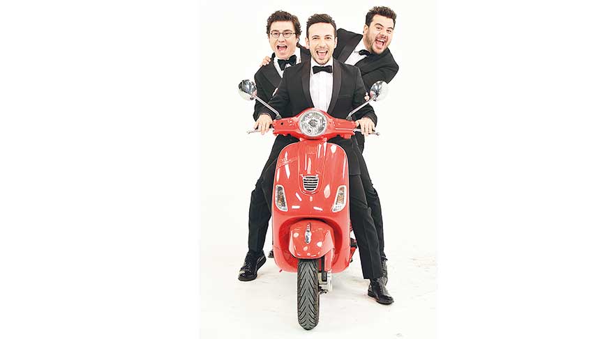3 adam 1 motosiklet