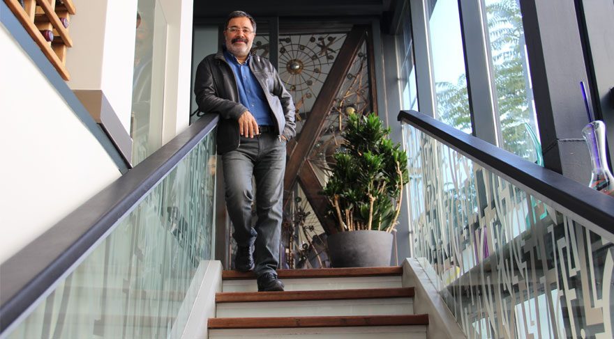 Ahmet Ümit: Tutuklu gazeteciler derhal serbest bırakılmalı