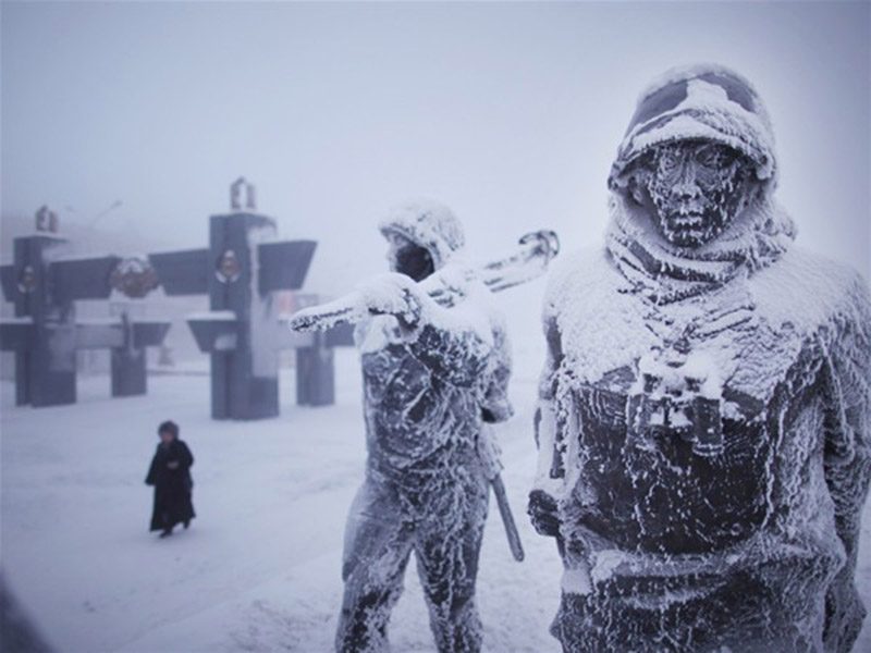 Rusya topraklarında, Kuzey Kutup Dairesi'nin 350 kilometre güneyindeki Oymyakon Köyü'nde 1926 yılında ölçülen -71.2 derece, Kuzey Yarınmküre’de ölçülen en düşük sıcaklık olma özelliğini taşıyor.