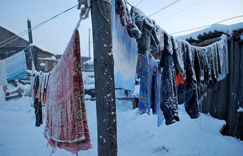 Yeni Zelandalı fotoğrafçı Amos Chapple dünyanın en soğuk yerleşimini görüntülemeye karar verdi.