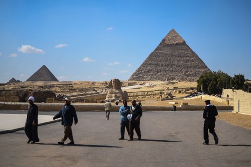 Giza Piramitleri'nin en büyüğü olan Keops Piramidi'nde yapılan radyografi taramalar sonucu daha önce bilinmeyen iki gizli bölme olduğunu ortaya çıktı.