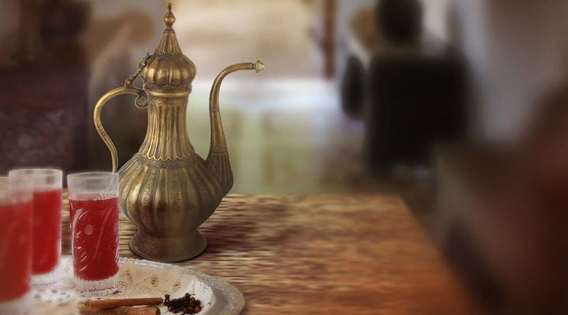 ŞERBET İLAÇ GİBİ İÇİLİRMİŞ</br>Şeker, eskiden şeker kamışından üretilirmiş. Eskiden şerbetler ilaçmış. Kızılcık şerbetini içerseniz kabız olursunuz, gül şerbeti ise bağırsakları yumuşatır. Asla keyif için içilmez. İlaçların şerbet ve macun şeklinde verilmesinin nedeni bal, şeker ve pekmez ilacın etkisini artırması. Şeker pancarından elde edilen şekerin de zararı yok. Akışkan ve beyaz yapmak için kimyasal maddeler kullanırsanız ve çok yerseniz zararlı.