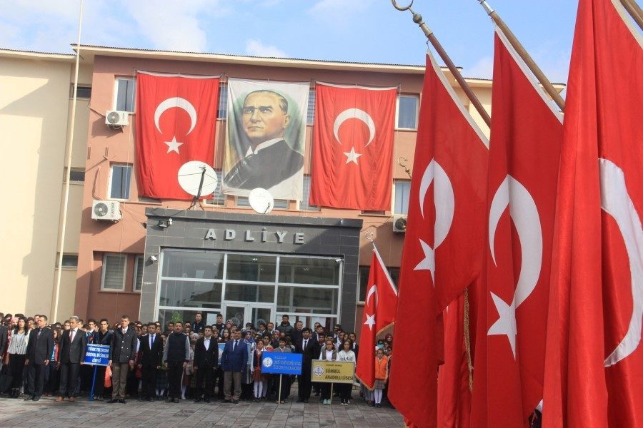 HAKKARİ'DE 29 EKİM CUMHURİYET BAYRAMI DÜZENLENEN TÖRENLERLE KUTLANDI (FEYZULLAH TAŞ/HAKKARİ-İHA)