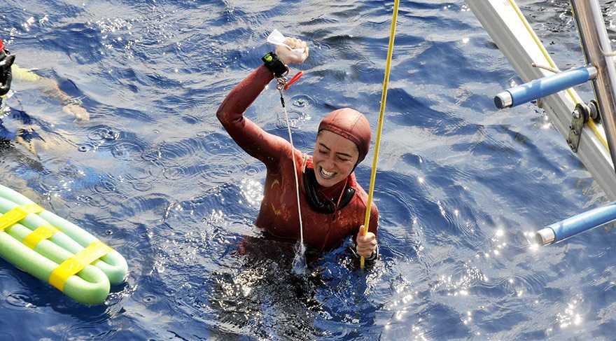 Şahika Ercümen, rekorunu 3 metre geliştirdi
