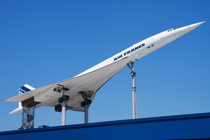 İngiltere ve Fransa arasında varılan anlaşma çerçevesinde üretilen ve 1976 yılında hizmete alınan Concorde uçakları, son seferini 2003 yılında bugün gerçekleştirdi.