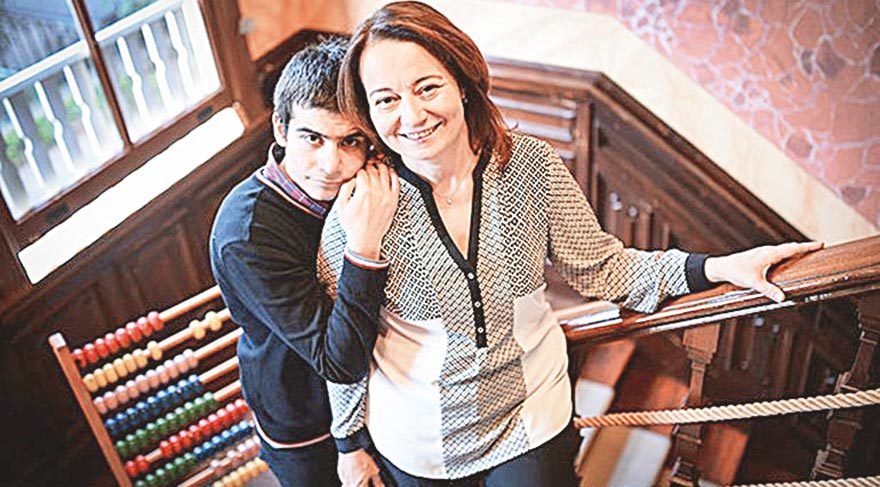  Aylin Sezgin'in oğlu Cem ile ‘yolculuğu' pek çok otizmli için de örnek.