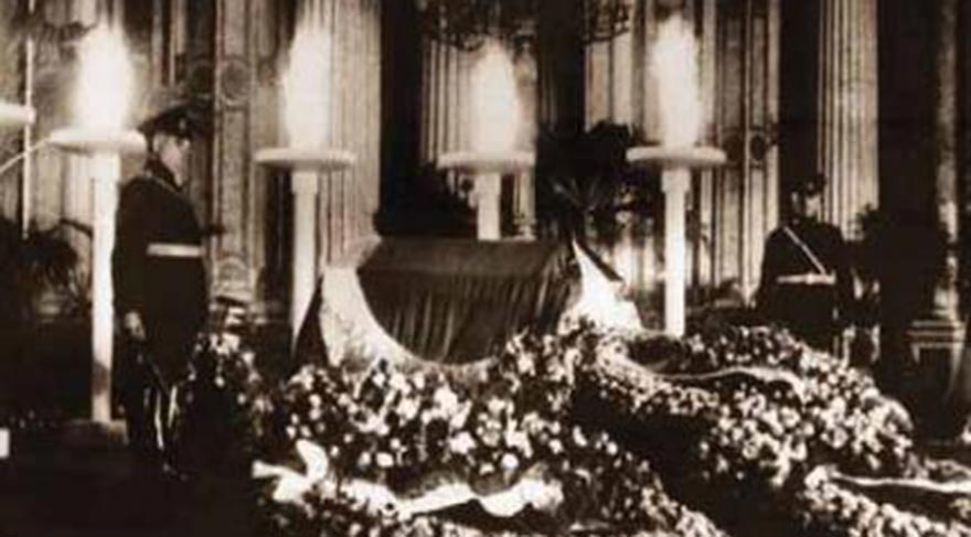 Atatürk, 10 Kasım günü Dolmabahçe'de hayata gözlerini yummuştu.