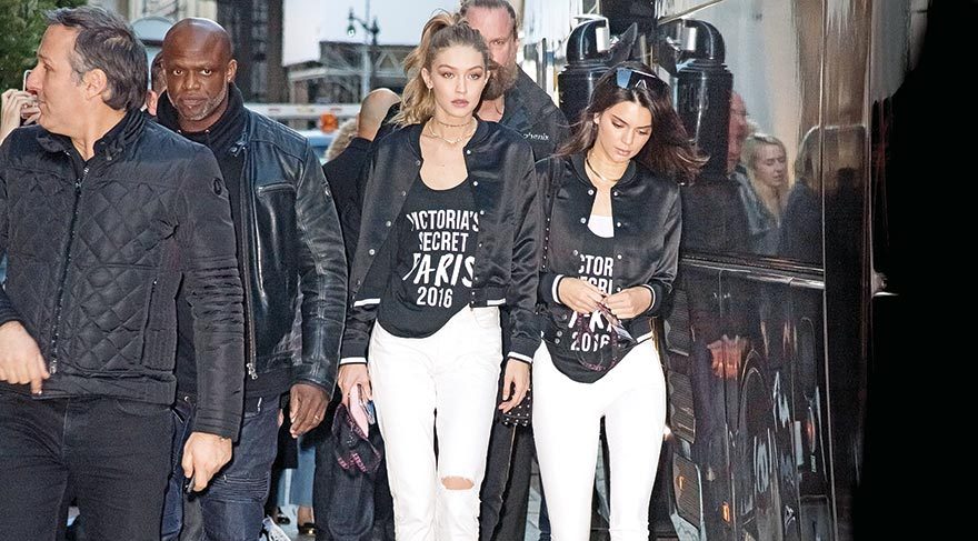 Aileden biri ilk kez Paris’te