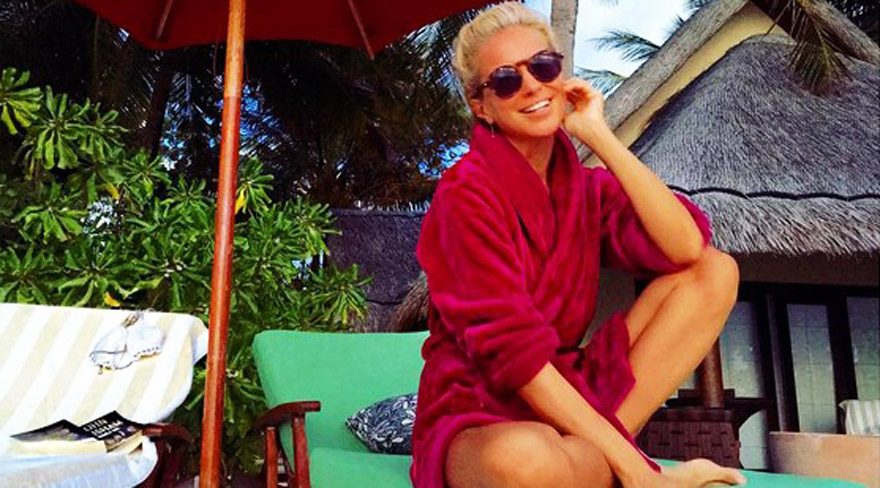 Burcu Esmersoy’dan ‘günaydın’ pozu