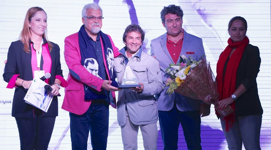 Cem Hakko’ya “Yelken Sporuna Destek Teşekkür Ödülü”