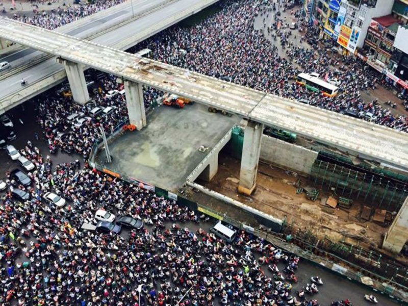 Vietnam'ın başkenti Hanoi'de sıkışan motosiklet trafiği