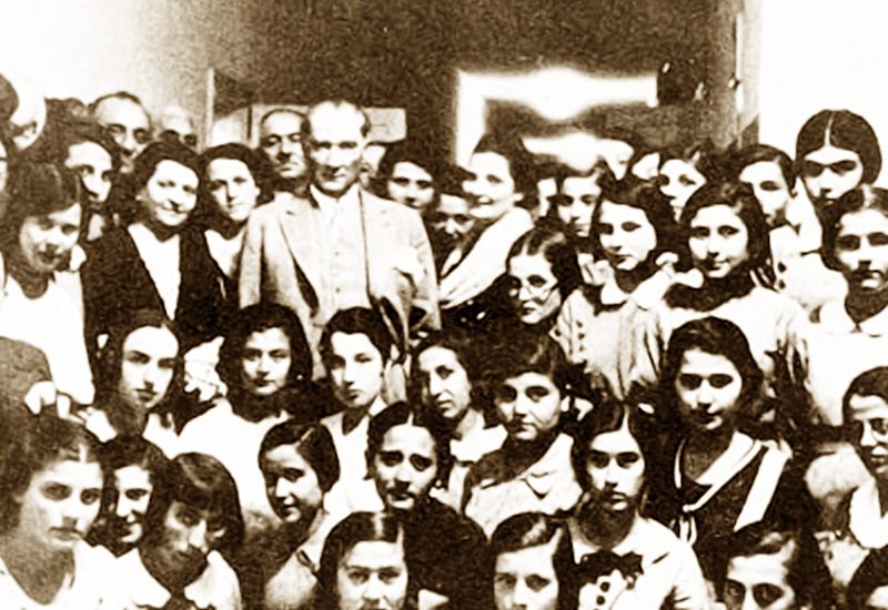 Arkadaşlar! yeni Türkiye’nin birkaç yıla sığdırdığı askeri, siyasi, idari inkılâplar sizin, sayın öğretmenler, sizin sosyal ve fikri inkılâptaki başarınızla pekiştirilecektir. Hiçbir zaman hatırlarınızdan çıkmasın ki, Cumhuriyet sizden “fikri hür, vicdanı hür, irfanı hür “nesiller ister. (1924, Ankara) (Atatürk’ün Söylev ve Demeçleri, Atatürk Araştırma Merkezi, C. II, s. 178 -179)