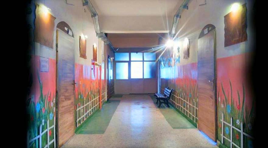Okul koridorunu edebiyat sokağına dönüştürdüler