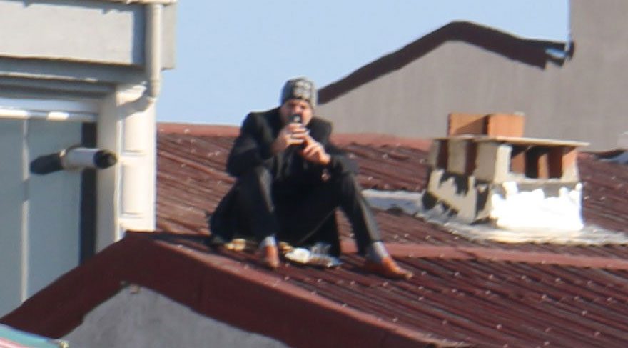 Cumhurbaşkanı Erdoğan’ı görebilmek için çatılara çıktılar
