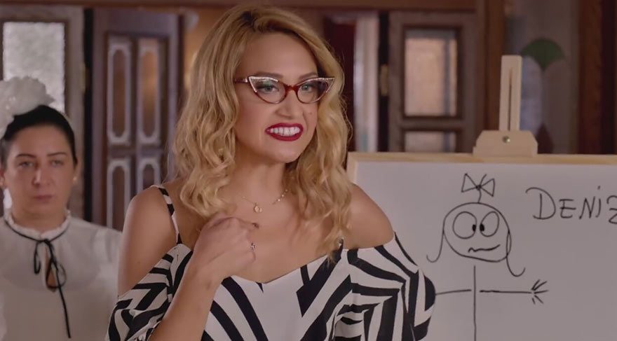 İşlerin ciddiye bindiğini farkeden Yeliz ise, Ahmet'in daha önceki sevgililerine yaptığı gibi Deniz'e de hayatı dar etmeye karar verir.