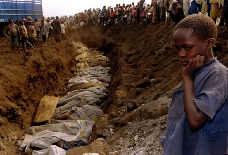 1994: Ruanda'da Tutsi kabilesi 100 gün kadar kısa bir süre içinde Hutu kabilesi tarafından neredeyse yok edildi.