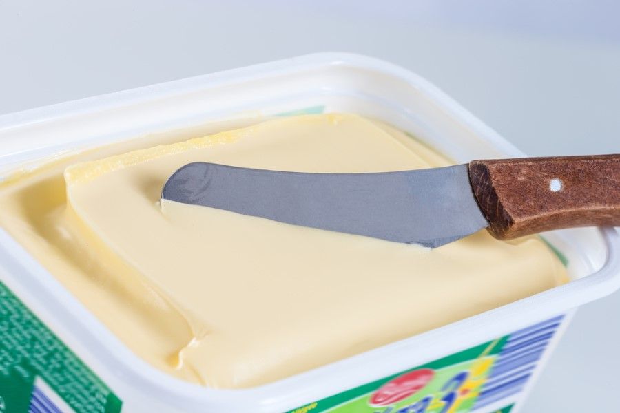 Margarin</br>Katı bileşen olan margarin, kalp rahatsızlıklarının da tetikçisi.Ayrıca ciltte hasara neden olan margarin kırışıklıkları da artırır.