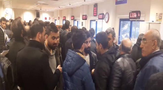 Vatandaşların vergi dairelerinde sabaha kadar borç ödemesiyle devletin kasasına 15 milyar TL girdi.