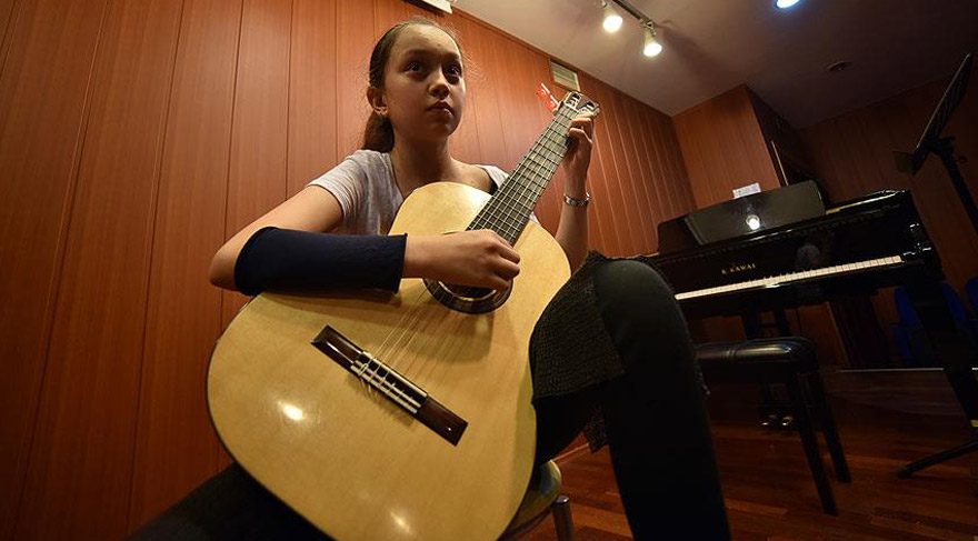 13 yaşındaki Aylin Çelik Romanya’da birinci oldu