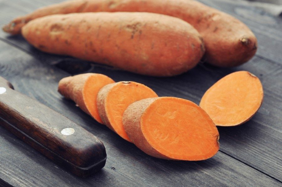 Tatlı patates </br>Havuç gibi antioksidan beta-karoten içerir. Ayrıca tatlı patates de yaşlanma sürecini yavaşlatan ve bazı kanserlerin riskini düşüren A vitamini içerir.