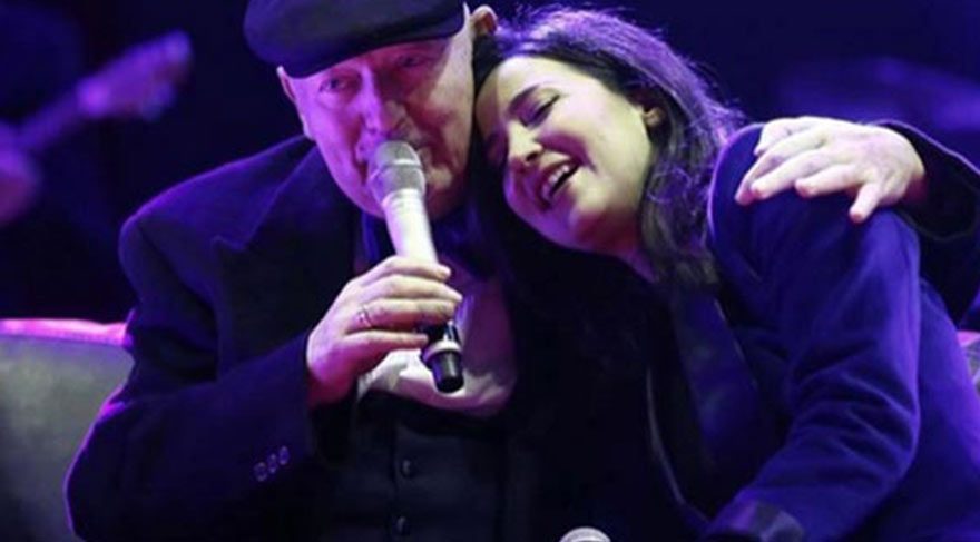 Kanser tedavisi gören Kayahan Açar, Şubat 2015'teki son konserinde Beşiktaş'ta binlerce kişiye şarkılarını söylemiş ve kısa süre sonra hayata veda etmişti. 