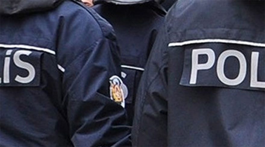 İstanbul da polis üniformasıyla eylem hazırlığındaki 2 kişi yakalandı