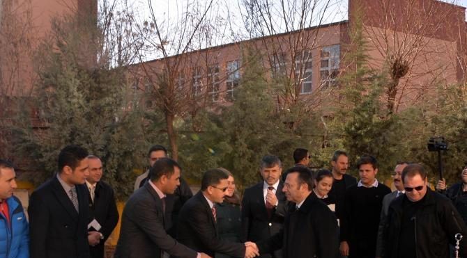Vali Hüseyin Aksoy Gençler terörden uzak dursun diye 33 spor Vali Hüseyin Aksoy Gençler terörden uzak dursun diye 33 spor