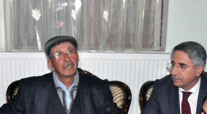 Şehit Ömer Halisdemir'in babası şehit Fethi Sekin'in ailesine taziyede bulundu