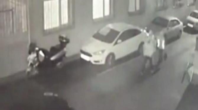 Fatih'te otomobil kundaklayan 1 kişi yakalandı