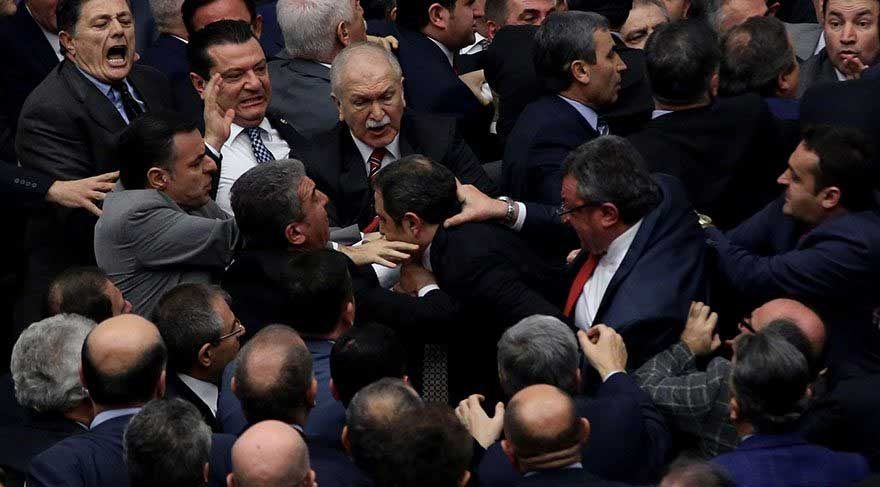 TBMM de yaşanan kavga böyle görüntülendi TBMM de yaşanan kavga böyle görüntülendi