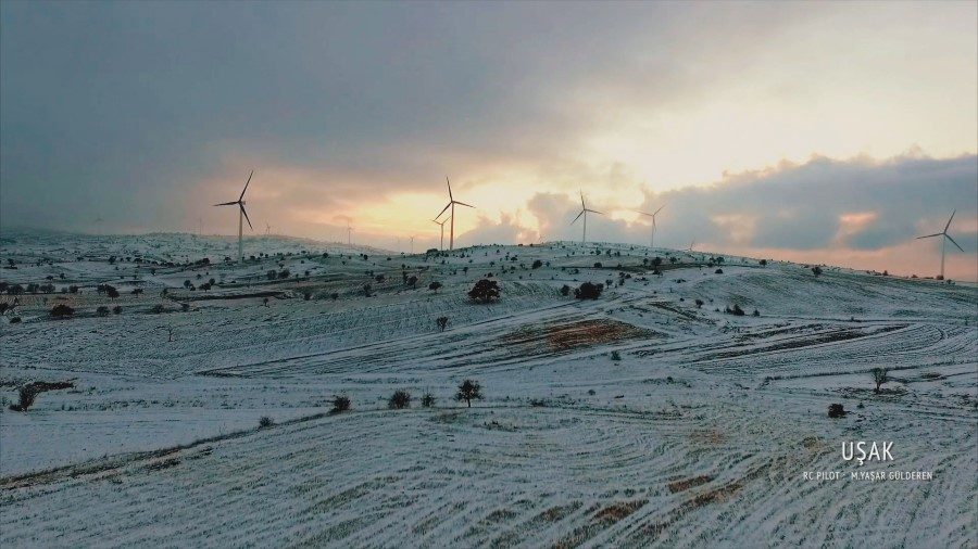 Kış manzaralarının tema olarak seçildiği projede 21 şehrin görüntüleri 25 drone pilotu tarafından kaydedilip tek bir videoda bir araya getirildi.